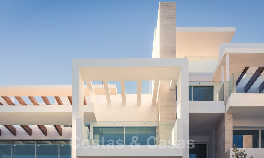 Modern-eigentijdse luxe appartementen met adembenemende zeezichten te koop, op korte rijafstand van het centrum van Marbella. Instapklaar. Laatste 3 penthouses. 38306