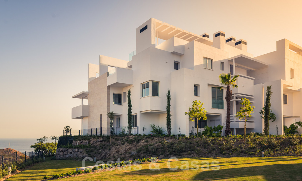 Modern-eigentijdse luxe appartementen met adembenemende zeezichten te koop, op korte rijafstand van het centrum van Marbella. Instapklaar. Laatste 3 penthouses. 38308