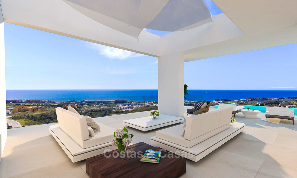 Nieuwe modern-eigentijdse villa's te koop, panoramisch uitzicht op zee, op de New Golden Mile tussen Marbella en Estepona 5104