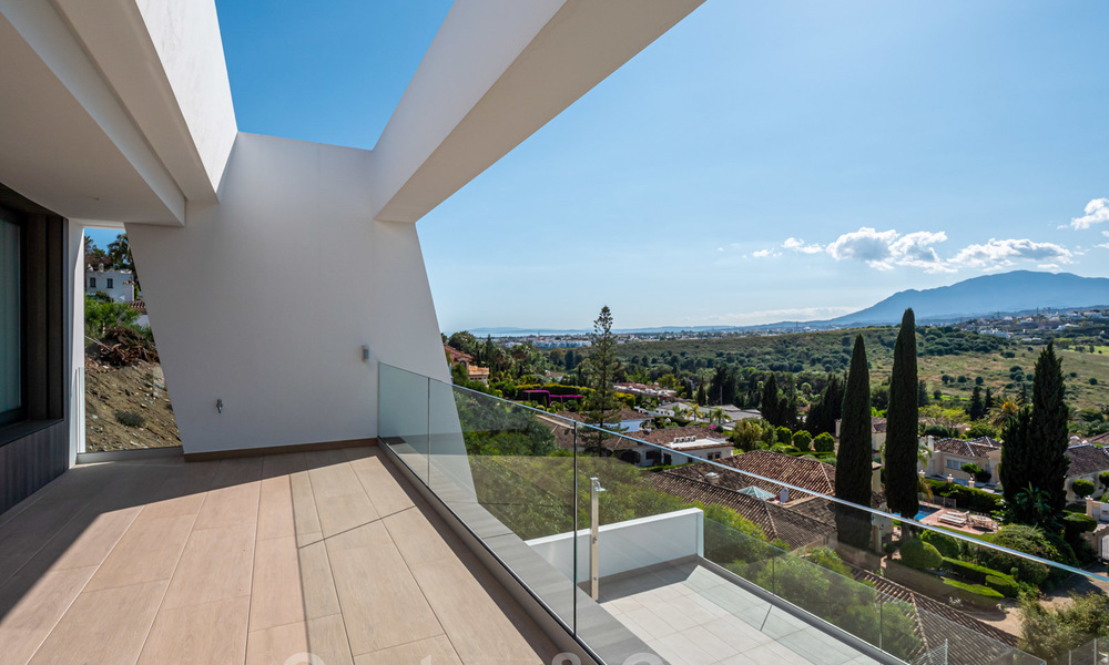 Exclusieve moderne luxe villa's te koop, New Golden Mile, tussen Marbella en Estepona 25350