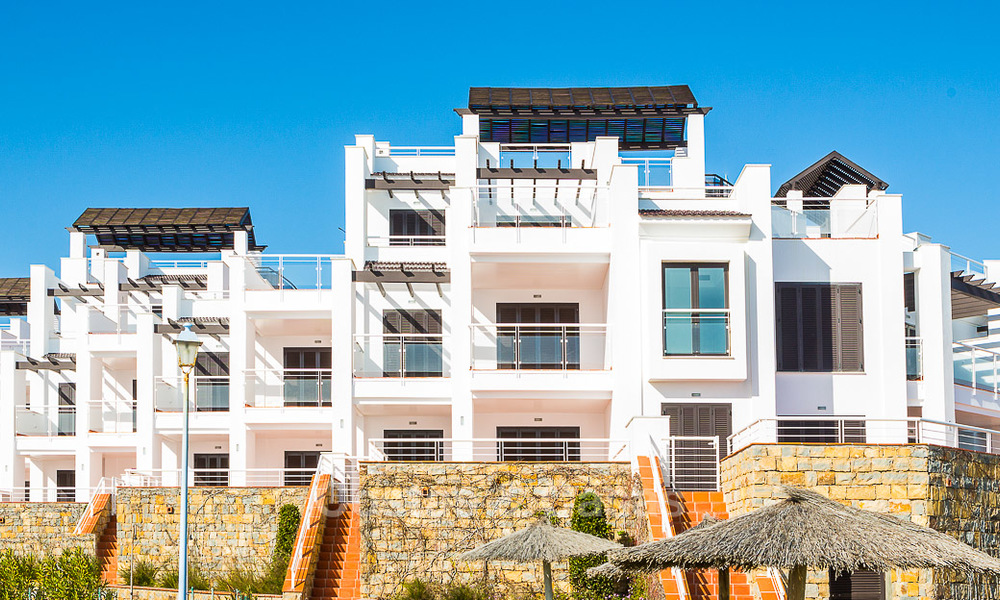 Gerenoveerde eerstelijns strand appartementen te koop, Instapklaar, Casares, Costa del Sol 5316