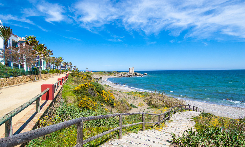 Gerenoveerde eerstelijns strand appartementen te koop, Instapklaar, Casares, Costa del Sol 5463