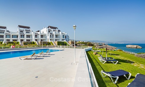 Gerenoveerde eerstelijns strand appartementen te koop, Instapklaar, Casares, Costa del Sol 5341