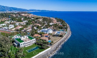 Prestigieuze en vorstelijke eerstelijnstrand villa te koop, in klassieke stijl, tussen Marbella en Estepona 5510 
