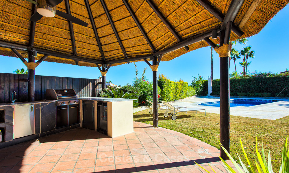 Ruime en aantrekkelijke gerenoveerde villa met zeezicht te koop, La Duquesa, Manilva, Costa del Sol 5540