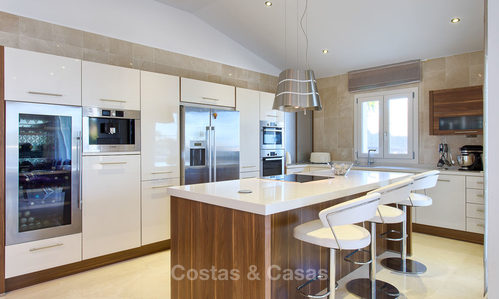 Ruime en aantrekkelijke gerenoveerde villa met zeezicht te koop, La Duquesa, Manilva, Costa del Sol 5545