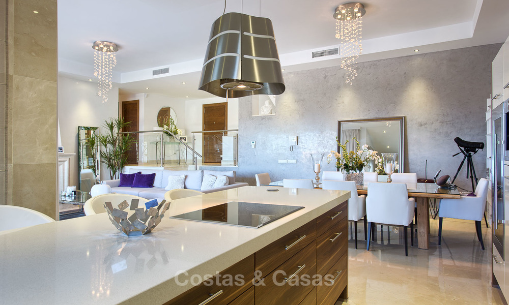 Ruime en aantrekkelijke gerenoveerde villa met zeezicht te koop, La Duquesa, Manilva, Costa del Sol 5546