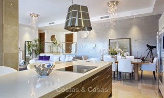 Ruime en aantrekkelijke gerenoveerde villa met zeezicht te koop, La Duquesa, Manilva, Costa del Sol 5546 