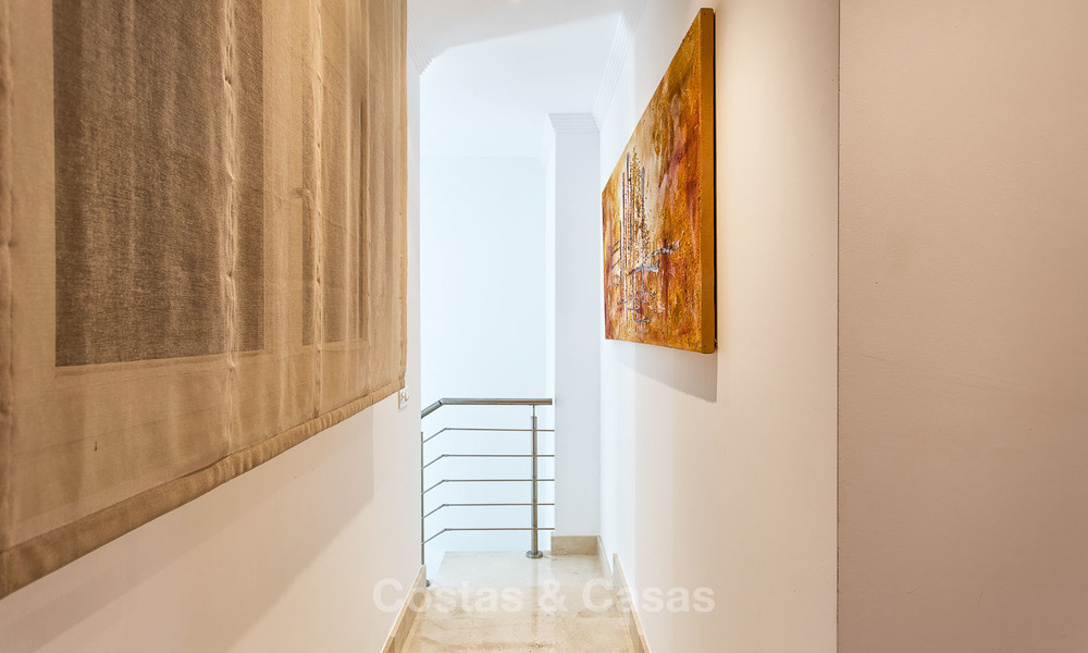 Ruime en aantrekkelijke gerenoveerde villa met zeezicht te koop, La Duquesa, Manilva, Costa del Sol 5550