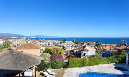 Ruime en aantrekkelijke gerenoveerde villa met zeezicht te koop, La Duquesa, Manilva, Costa del Sol 5552