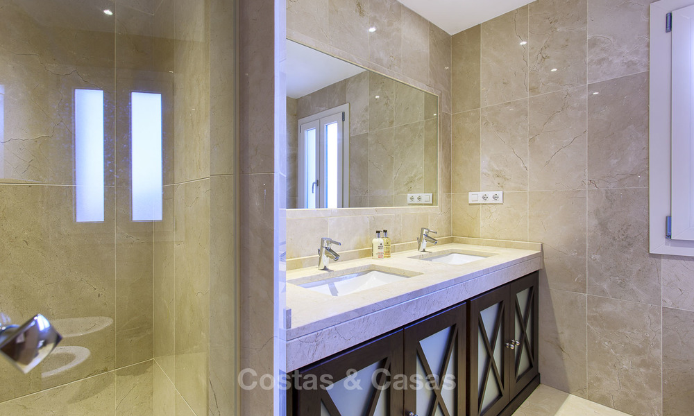 Ruime en aantrekkelijke gerenoveerde villa met zeezicht te koop, La Duquesa, Manilva, Costa del Sol 5554