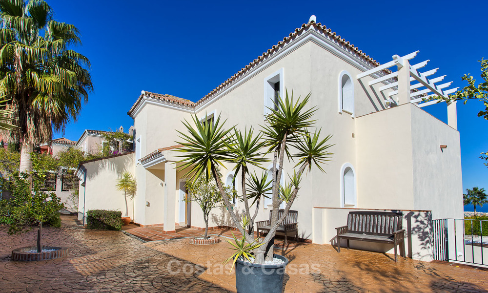Ruime en aantrekkelijke gerenoveerde villa met zeezicht te koop, La Duquesa, Manilva, Costa del Sol 5559