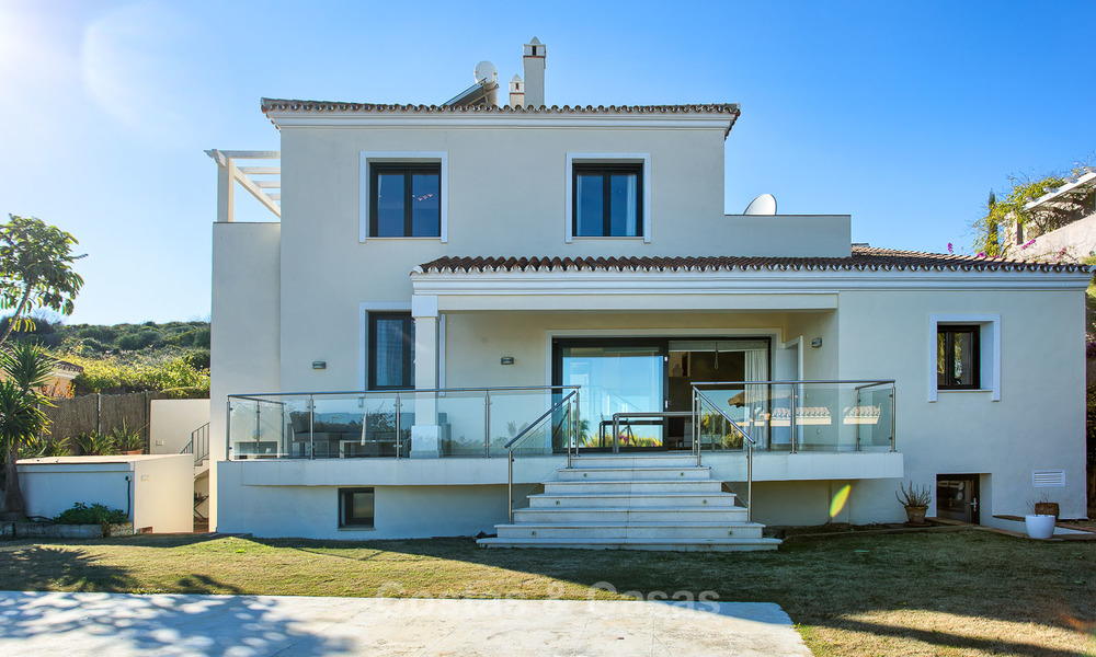 Ruime en aantrekkelijke gerenoveerde villa met zeezicht te koop, La Duquesa, Manilva, Costa del Sol 5562