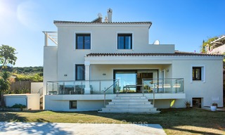 Ruime en aantrekkelijke gerenoveerde villa met zeezicht te koop, La Duquesa, Manilva, Costa del Sol 5562 
