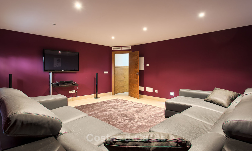 Ruime en aantrekkelijke gerenoveerde villa met zeezicht te koop, La Duquesa, Manilva, Costa del Sol 5563