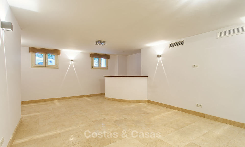 Ruime en aantrekkelijke gerenoveerde villa met zeezicht te koop, La Duquesa, Manilva, Costa del Sol 5564