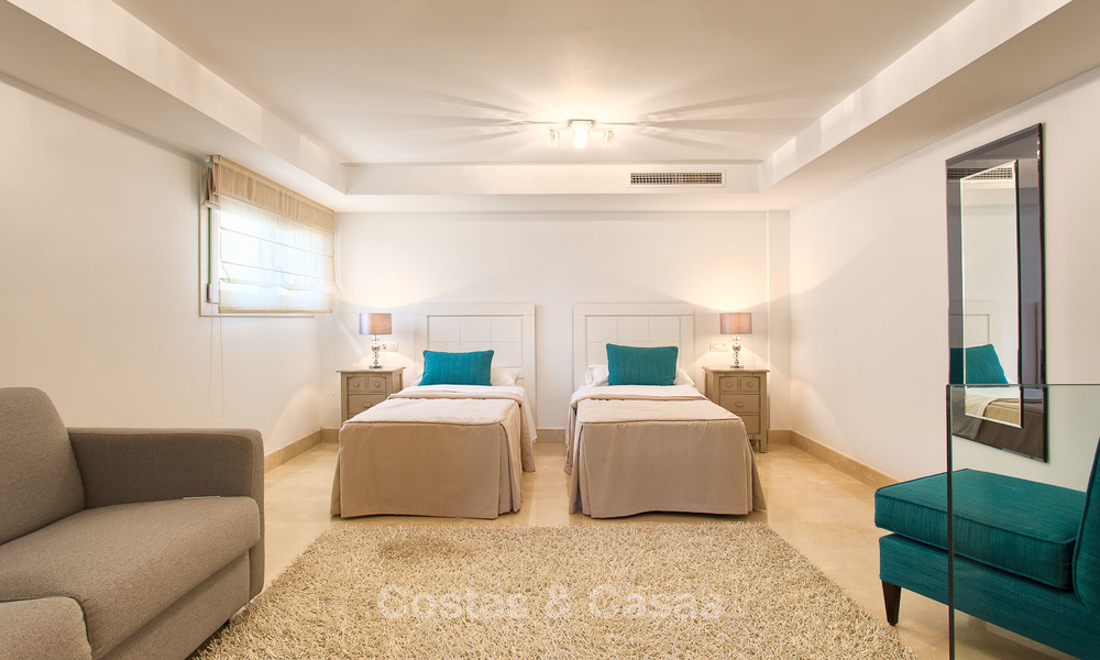 Ruime en aantrekkelijke gerenoveerde villa met zeezicht te koop, La Duquesa, Manilva, Costa del Sol 5565