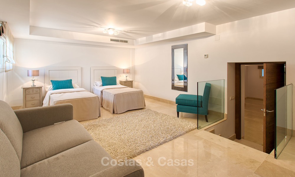 Ruime en aantrekkelijke gerenoveerde villa met zeezicht te koop, La Duquesa, Manilva, Costa del Sol 5566