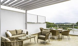 Nieuwe, moderne en exclusieve golf woningen met een spectaculair golfzicht te koop in Estepona 12122 