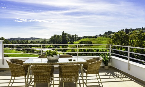 Nieuwe, moderne en exclusieve golf woningen met een spectaculair golfzicht te koop in Estepona 12135