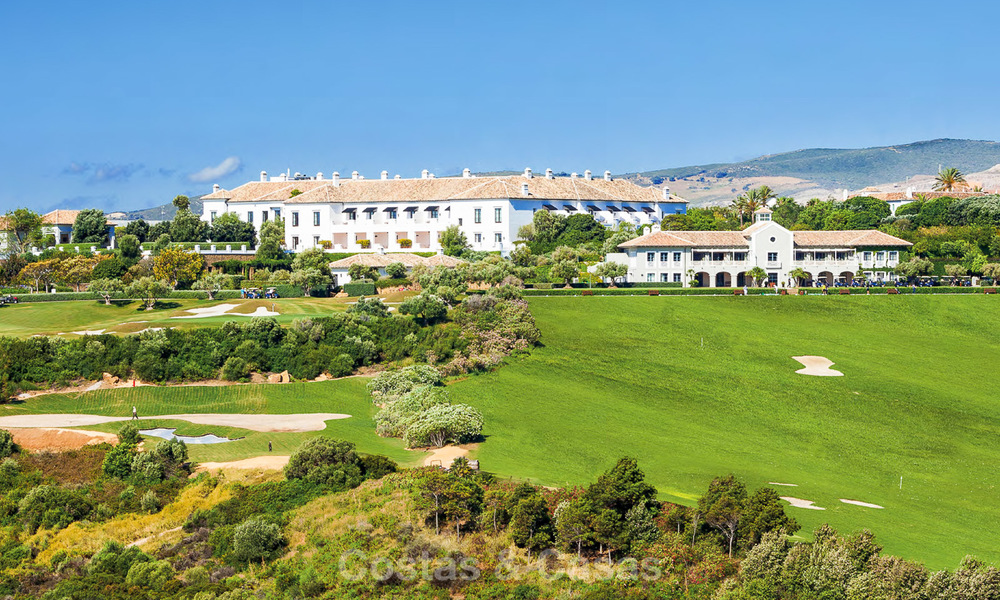 Nieuwe, avant-garde golf appartementen en schakelvilla’s te koop, adembenemend uitzicht op zee, Casares, Costa del Sol 5718