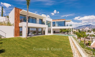 Exclusieve designer villa te koop, instapklaar, met panoramisch zicht op zee, golf en bergen, Benahavis - Marbella 5874 