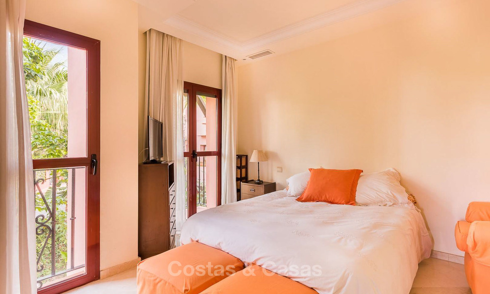 Ruim penthouse appartement in een luxueus complex te koop, strandzijde Elviria, Marbella 6002