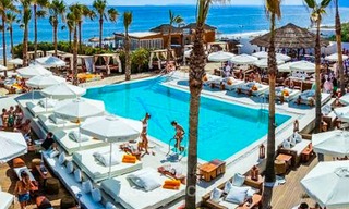Ruim penthouse appartement in een luxueus complex te koop, strandzijde Elviria, Marbella 6019 