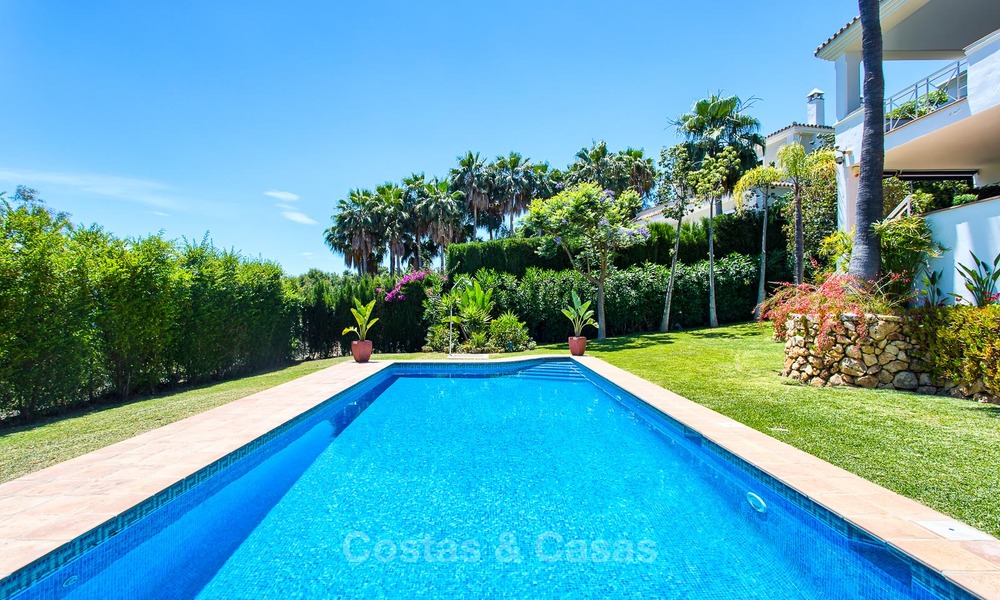 Designer villa in Andalusische stijl te koop, prachtig uitzicht op zee, nabij golf en strand, Marbella 6060