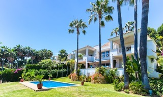 Designer villa in Andalusische stijl te koop, prachtig uitzicht op zee, nabij golf en strand, Marbella 6061 