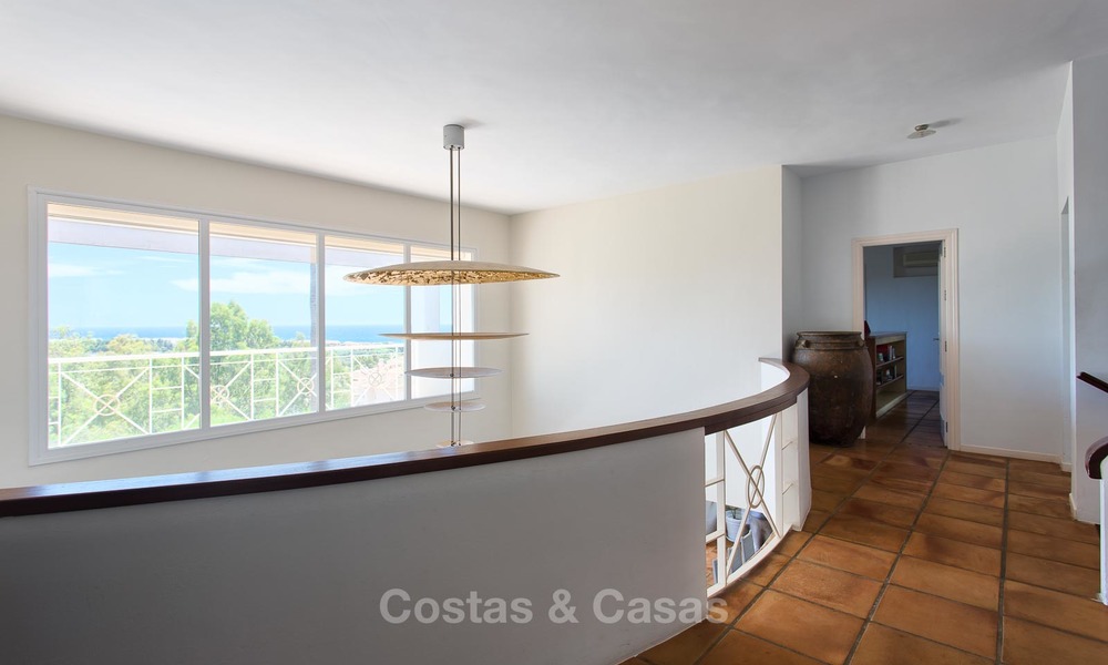 Designer villa in Andalusische stijl te koop, prachtig uitzicht op zee, nabij golf en strand, Marbella 6072