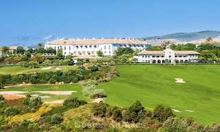 Nieuwe, avant-garde geschakelde huizen te koop, adembenemend uitzicht op zee, Casares, Costa del Sol 6108 