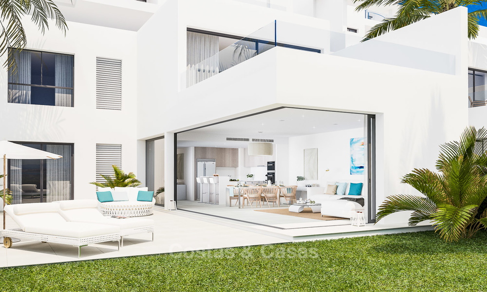 Nieuwe, avant-garde geschakelde huizen te koop, adembenemend uitzicht op zee, Casares, Costa del Sol 6100