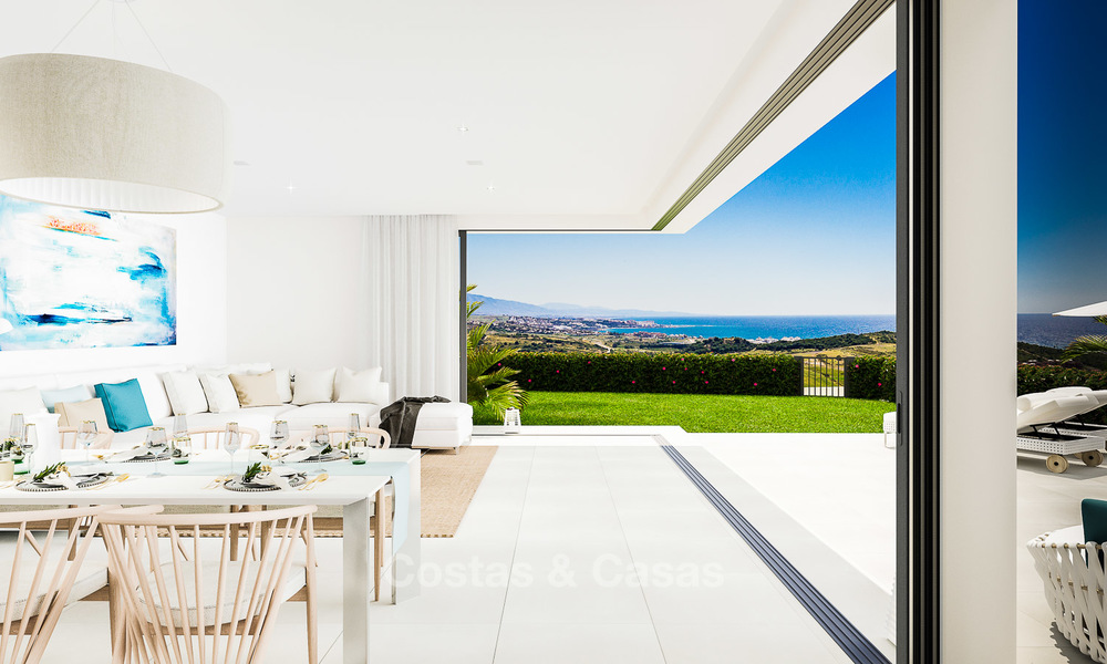 Nieuwe, avant-garde geschakelde huizen te koop, adembenemend uitzicht op zee, Casares, Costa del Sol 6099