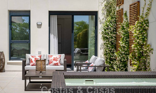 Nieuwe, avant-garde geschakelde huizen te koop, adembenemend uitzicht op zee, Casares, Costa del Sol. Instapklaar. 44314 