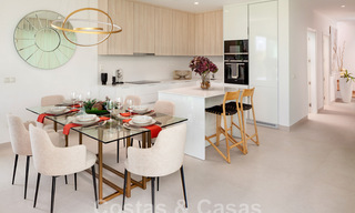 Nieuwe, avant-garde geschakelde huizen te koop, adembenemend uitzicht op zee, Casares, Costa del Sol. Instapklaar. 44317 