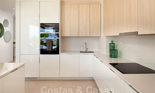 Nieuwe, avant-garde geschakelde huizen te koop, adembenemend uitzicht op zee, Casares, Costa del Sol. Instapklaar. 44336 