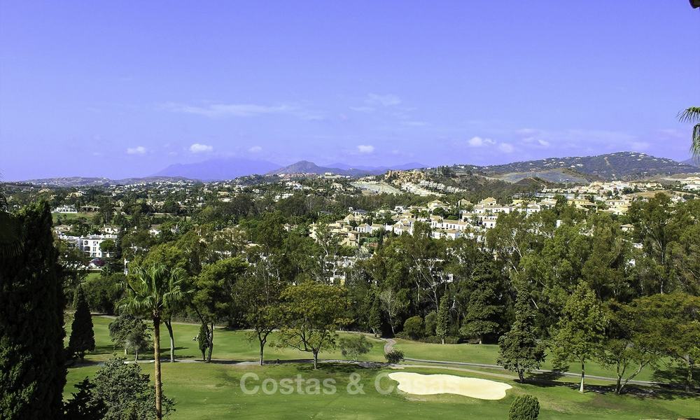 Innovatieve, milieubewuste luxe villa in eigentijdse architectuur te koop, direct aan de golfbaan in Nueva Andalucia, Marbella 14068