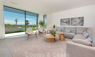 Instapklare ultramoderne design villa direct aan het strand te koop, New Golden Mile, Marbella - Estepona. Verlaagd in prijs! 34252 