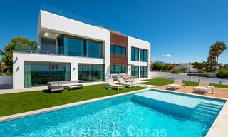 Instapklare ultramoderne design villa direct aan het strand te koop, New Golden Mile, Marbella - Estepona. Verlaagd in prijs! 34258 