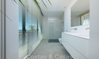 Instapklare ultramoderne design villa direct aan het strand te koop, New Golden Mile, Marbella - Estepona. Verlaagd in prijs! 34266 