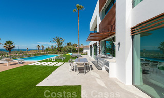 Instapklare ultramoderne design villa direct aan het strand te koop, New Golden Mile, Marbella - Estepona. Verlaagd in prijs! 34275 