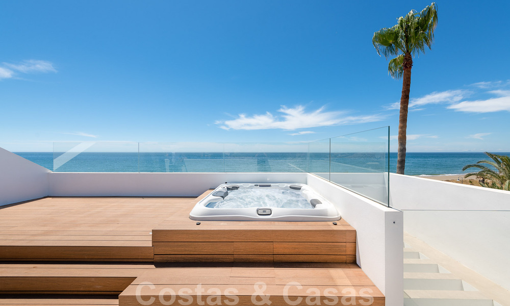 Instapklare ultramoderne design villa direct aan het strand te koop, New Golden Mile, Marbella - Estepona. Verlaagd in prijs! 34277