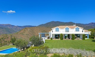 Majestueuze luxe villa in landelijke omgeving te koop, met prachtig panoramisch uitzicht op zee en de bergen in Benahavis - Marbella 6330 