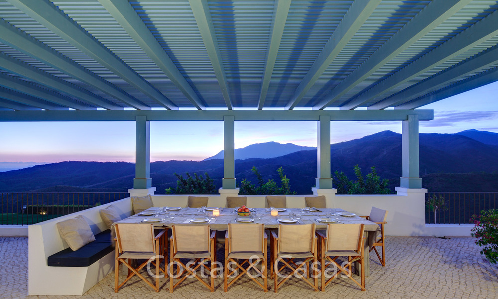 Majestueuze luxe villa in landelijke omgeving te koop, met prachtig panoramisch uitzicht op zee en de bergen in Benahavis - Marbella 6348