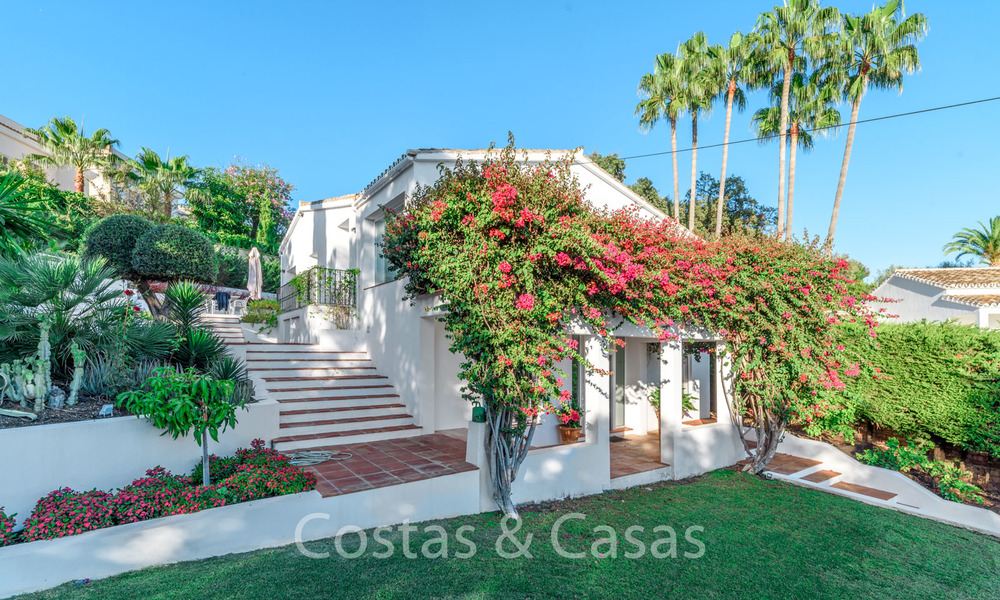 Elegante gerenoveerde villa in Andalusische stijl te koop, met panoramisch uitzicht op zee, Marbella oost 6375