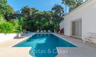 Elegante gerenoveerde villa in Andalusische stijl te koop, met panoramisch uitzicht op zee, Marbella oost 6387 