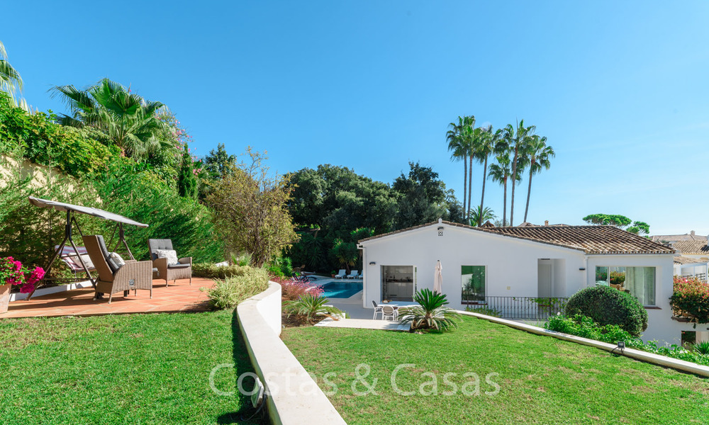 Elegante gerenoveerde villa in Andalusische stijl te koop, met panoramisch uitzicht op zee, Marbella oost 6389