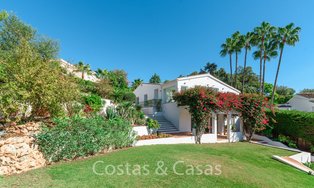 Elegante gerenoveerde villa in Andalusische stijl te koop, met panoramisch uitzicht op zee, Marbella oost 6390
