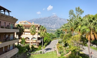 Te koop: Modern luxe appartement in een populair complex in het hart van Nueva Andalucia's Golfvallei - Marbella 6581 